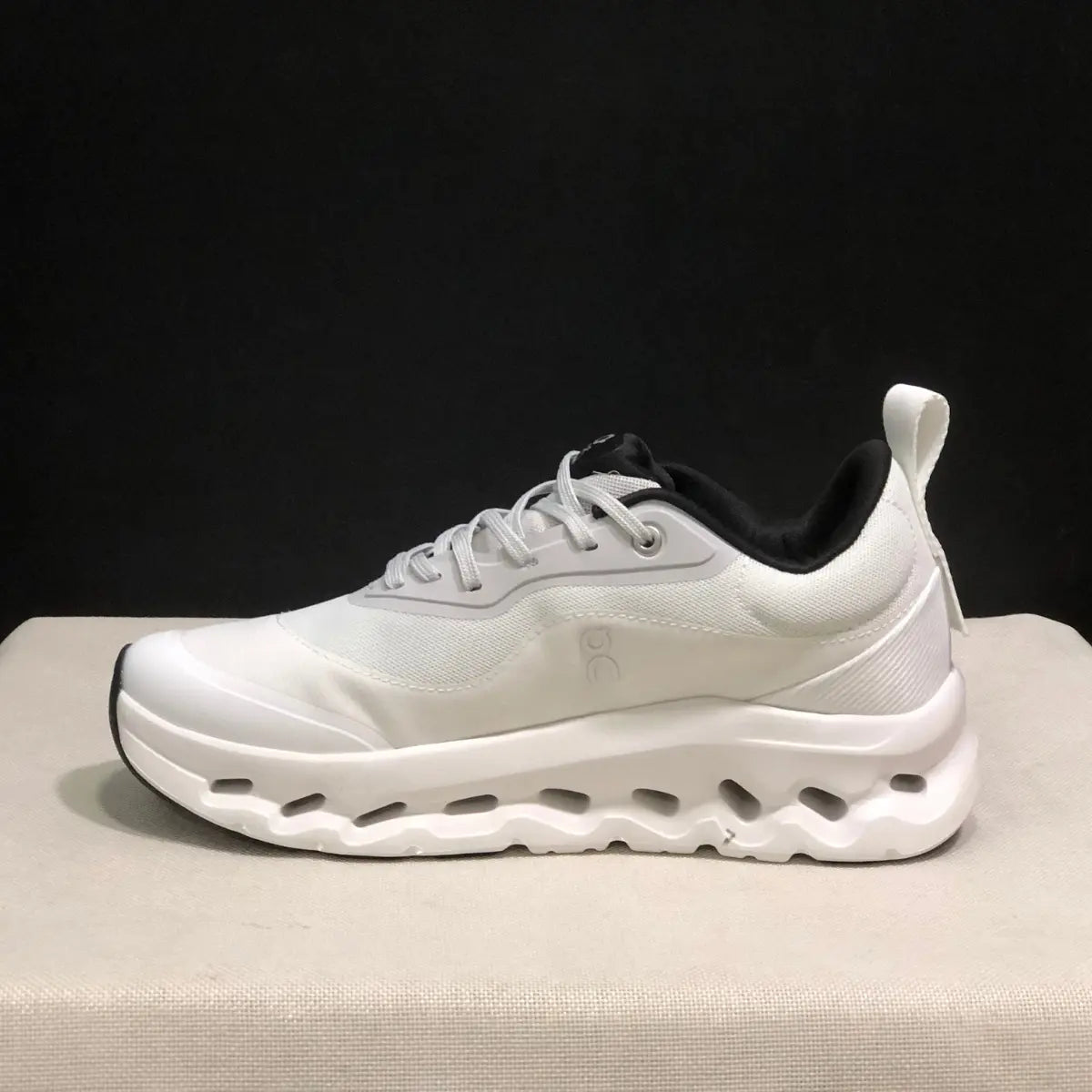 On Cloud × Loewe — Cloudtilt White and Black Ma boutique